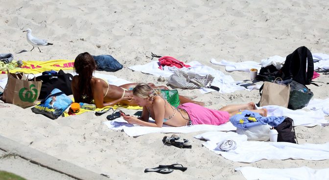 Zara Larsson Pink Wrap Cartwheel Perth Beach Ass
