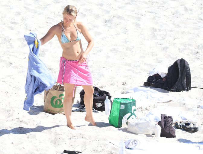 Zara Larsson Pink Wrap Cartwheel Perth Beach Ass 024